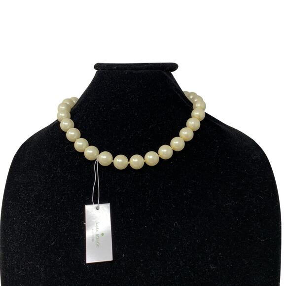 Kate Spade All Wrapped Up In Pearls Short Necklace Cream Gold Bow Detail NEW - Picture 2 of 6